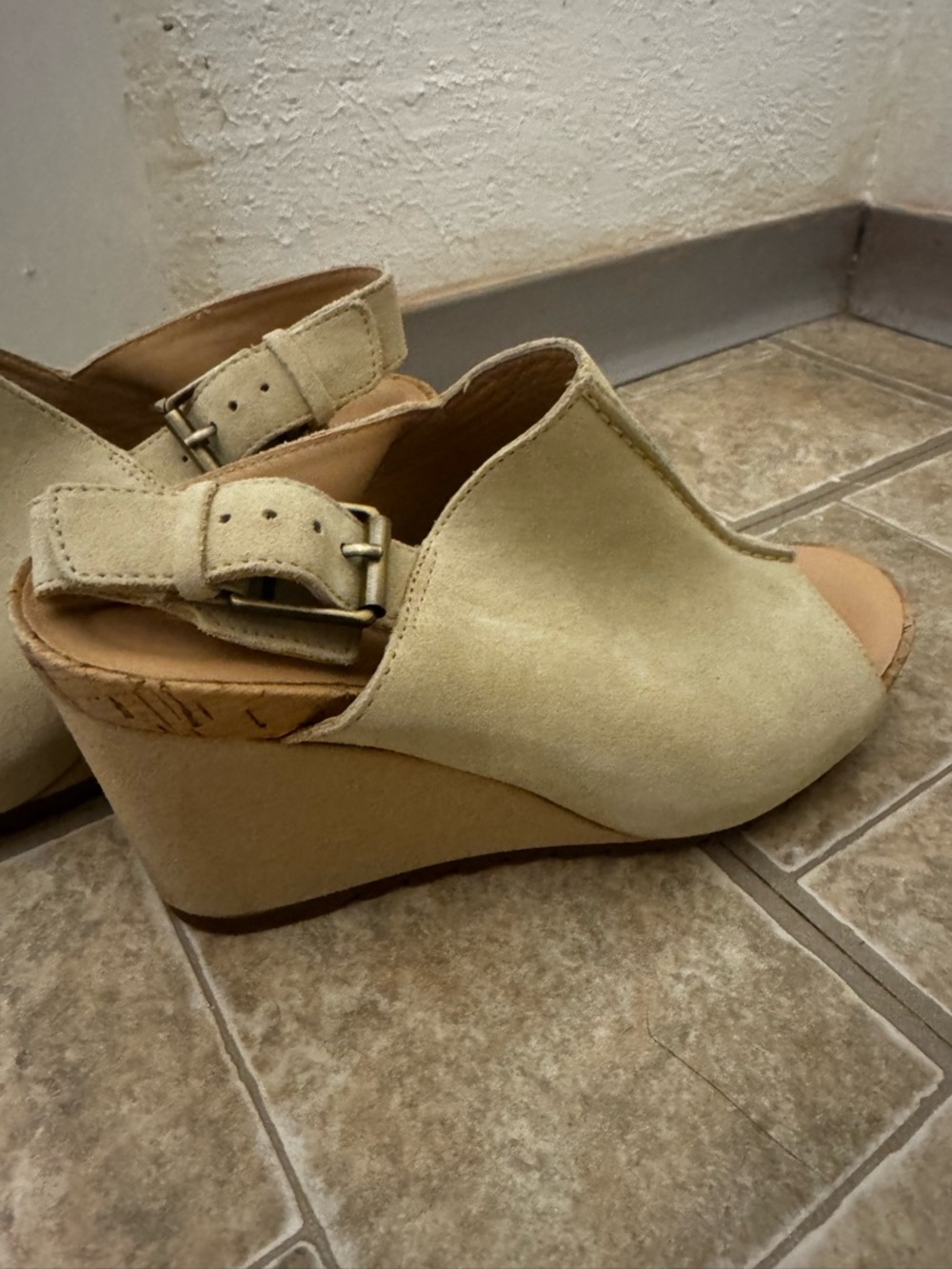 Clarks Women’s Pale Yellow Suede Wedge Sandals | Open Toe Slingback | Cork Wedge - Picture 9 of 9
